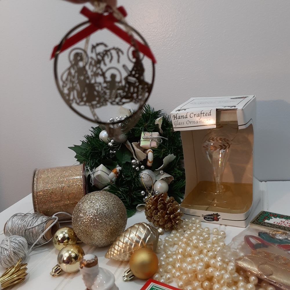 Treasury Of 1970's Christmas Decor! Make A Wreath!